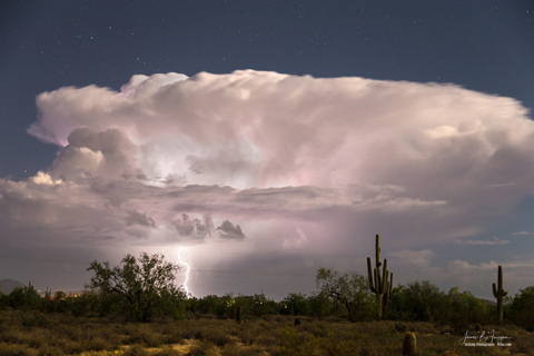 The thunderstorm begins. Photo by Udo S. Title: Monument Valley - Arizona / USA. Taken on September 23, 2017.